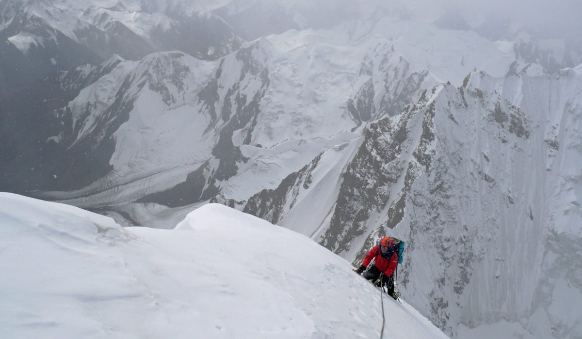 Mick Fowler climbs in heavy snow at 6250m near the summit of Yawash Sar 768x433 2